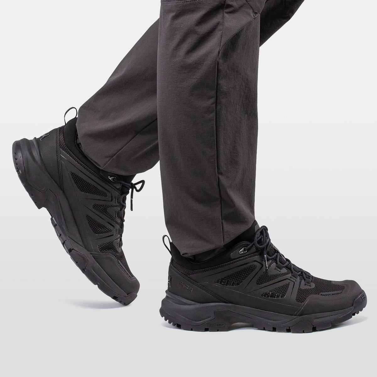 W CASCADE LOW HT, BLACK/BLACK, 42/10