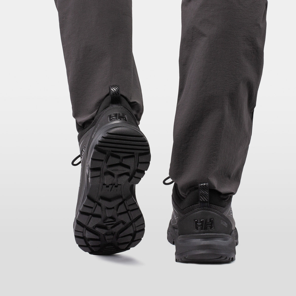 W CASCADE LOW HT, BLACK/BLACK, 42/10