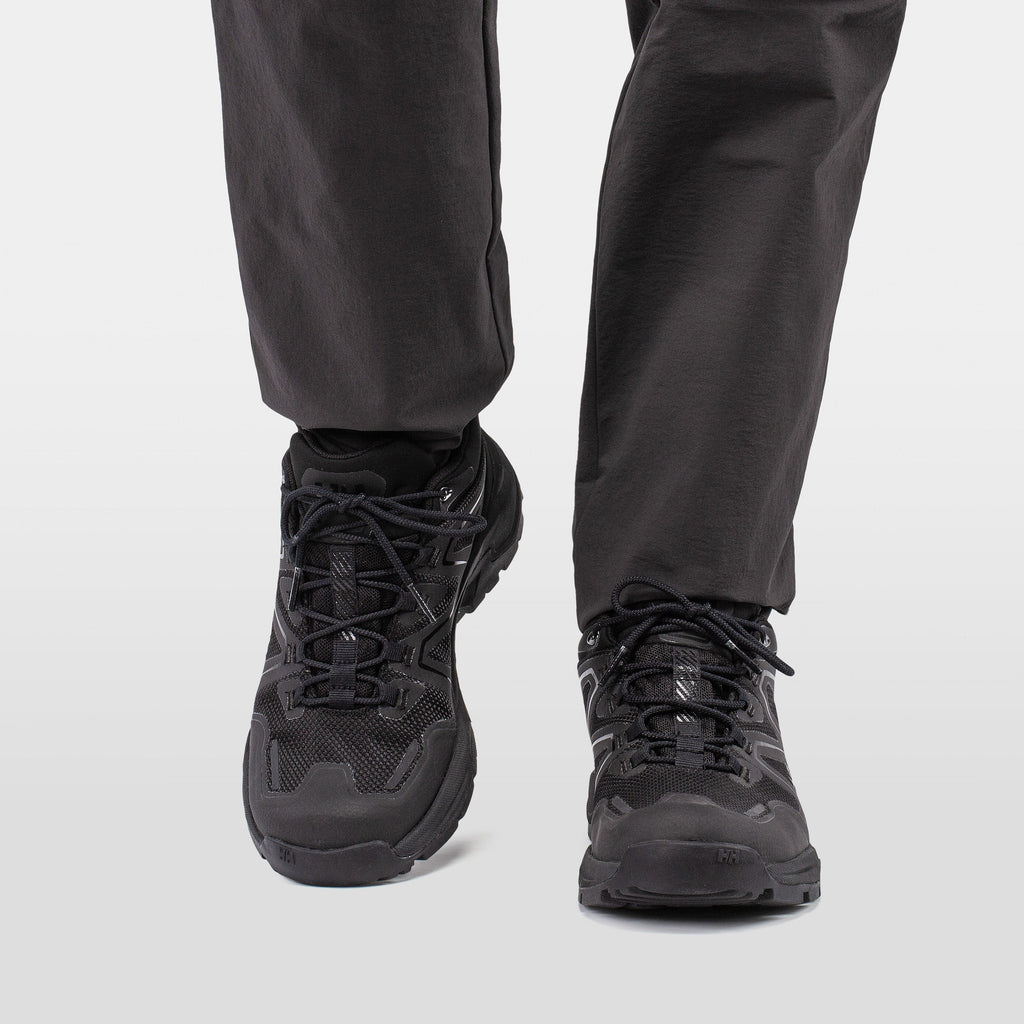 W CASCADE LOW HT, BLACK/BLACK, 42/10